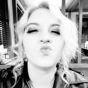 Meet your Posher, Corinne